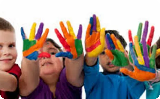 kids fingerpainting